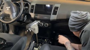 Крашу пластик салона Outlander xl