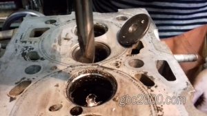 Как извлечь удалить из гбц согнутые клапаны How to remove bent valves from the cylinder head