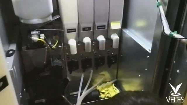 Обслуживание кофейного автомата  Снятие воронок и кофейной группы