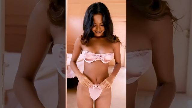 Красотка в нижнем белье смотреть онлайн