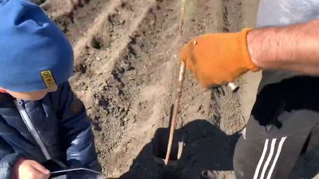 Картофелесажалка ручная самодельная . Жизнь в селе Казахстана. смотреть онлайн