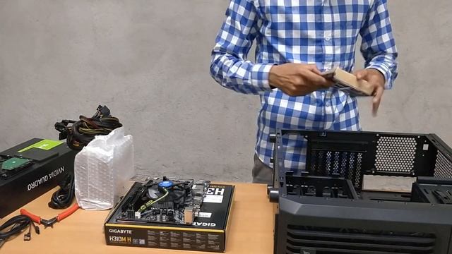 $1000 Editing PC Time Lapse Build - Intel Core i7-8700 & Quadro P620 смотреть онлайн