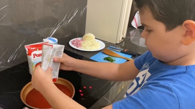 ПИЦЦА МАРГАРИТА.Pizza Margarita.Готовлю сам.Пицца рецепт.Пицца в духовке.Мой влог.