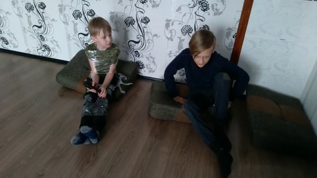 замотал своего друга в СКОТЧЬ. смотреть онлайн