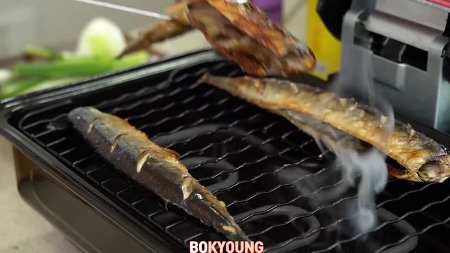 요리 먹방 :) 새우 듬뿍 리얼 새우탕, 매콤새송이구이, 도토리 묵무침, 꽁치구이 | 맛있는 집밥. смотреть онлайн