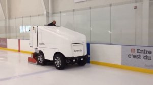 Лёдозаливочный комбайн OLYMPIA Mini E – идеальное решение для обслуживания небольших ледовых арен