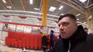 Пьяное быдло напало на покупателя за правду о его наклонностях