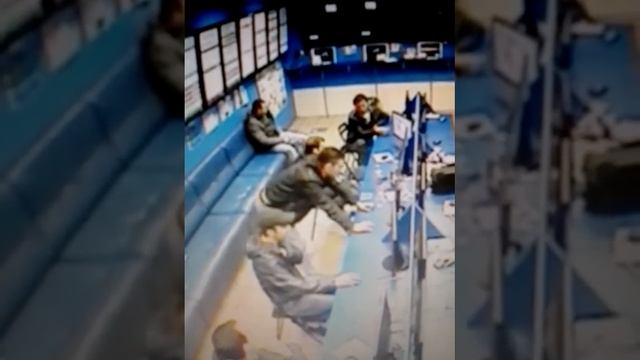 разборка охранника и буйного попана