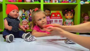 ✔ Кукла Беби Борн и Ярослава открывают жвачку для рук. Сюрпризы для малыша / Doll Baby Born ✔
