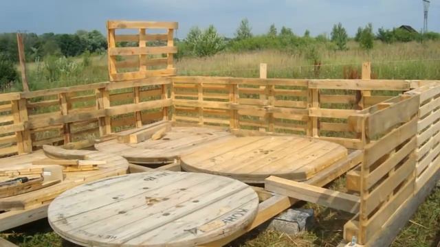 Как построить дачный дом из поддонов