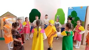 Театрализованное представление "Колобок для бабушки"