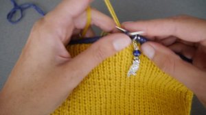 Шапочка из пряжи Drops Flora