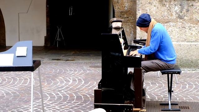 Инсбрук, пианино [2] смотреть онлайн