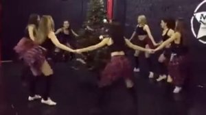 NEW YEAR TWERK. KHOROVOD. RUSSIA. CHRISTMAS BOOTY DANCE.