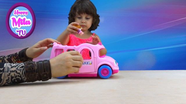 Wiggly-Wobbly Ride on a Lil' Movers School Bus from Little People by Fisher Price | HappyMilaTV #21 смотреть онлайн