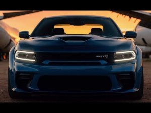 Спортивный седан Dodge Charger SRT Hellcat Widebody 707-Hp 2020 года.