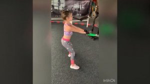 Гимнастка в тренажерном зале ??♀️ |спорт зал|пилон|тренировка