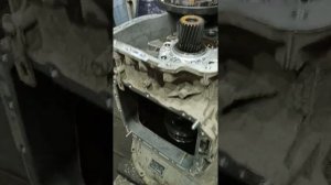 снятие конуса мультипликатора коробки VOLVO I-shift