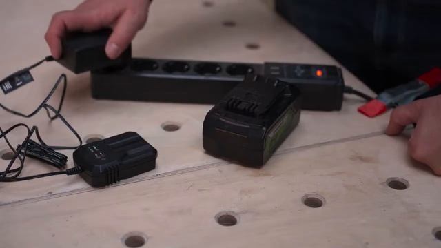 Тест компактного зарядного устройства (слайдер) Greenworks G24UC2, 24V (арт 2946207) смотреть онлайн