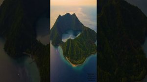 Остров Сатонда, один из самых загадочных и прекрасных мест Индонезии, представляет собой огромный...