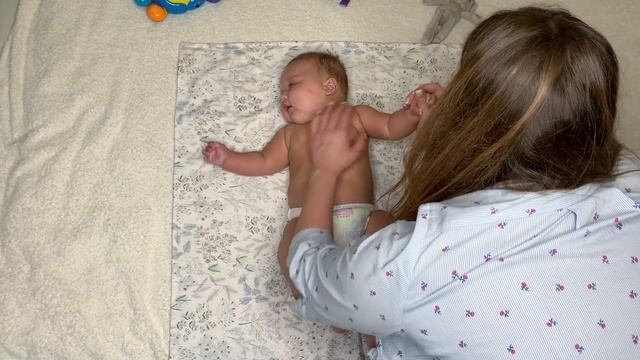 МАССАЖ И ГИМНАСТИКА ДЛЯ МЛАДЕНЦЕВ. Раннее развитие новорождённых. Ника Болзан смотреть онлайн