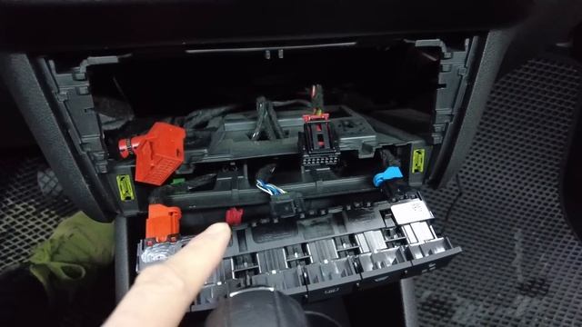 VW POLO 2022. РАЗБОР ПАНЕЛИ со снятием. Шумоизоляция МОТОРНОГО ЩИТА и ТОРПЕДО. смотреть онлайн