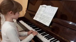 Птичка. Играем на фортепиано.