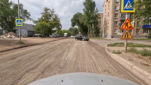 Срезали асфальт — на улице Красных Коммунаров начали ремонтировать дорогу смотреть онлайн