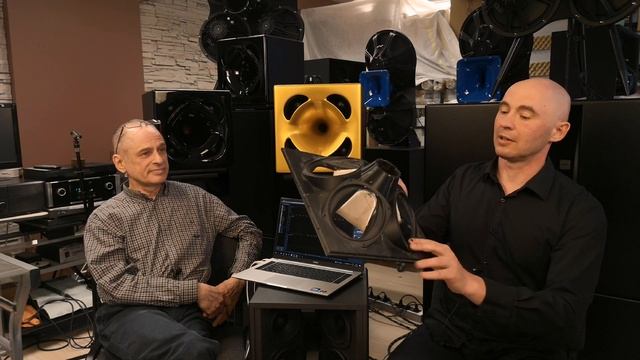 Фазолинейная акустика точечного излучения Reflector Audio Square Two