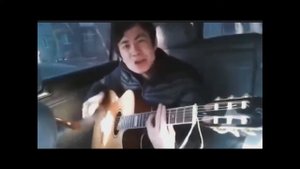 Казах классно играет и поет на гитаре !