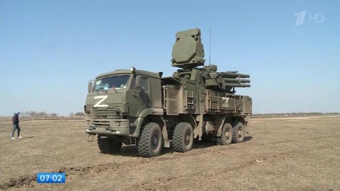 Надежное прикрытие российским подразделениям обесп... зенитных ракетно-пушечных комплексов "Панцирь"