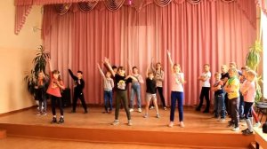 Танец на закрытие летнего лагеря