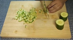Закуска красная рыба в слоёном тесте, с огурцом и творожным сыром.