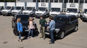 Блондинки выбирают кроссовер. Nissan Juke или Mercedes GLK? | Это ваша машина