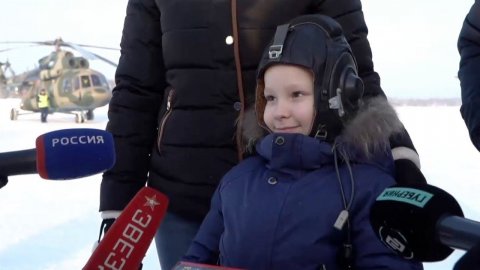 Российские военные исполнили желание школьника о полете на боевом вертолете