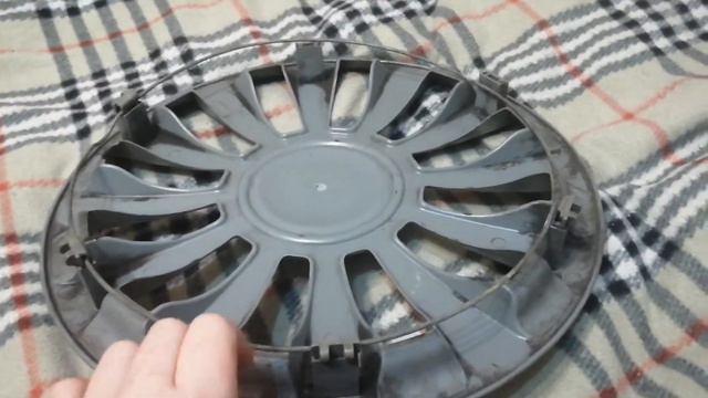 Universal wheel trim