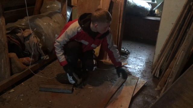 В 18 лет восстанавливаю СТАРУЮ ДАЧУ? Разбор Чердака #заброшеннаядача #дача #своимируками