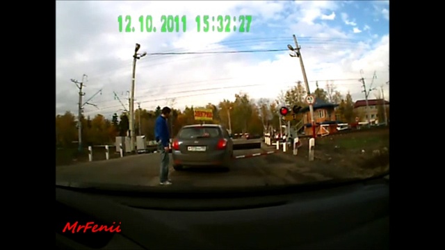 Хотел проскочить на жд переезде