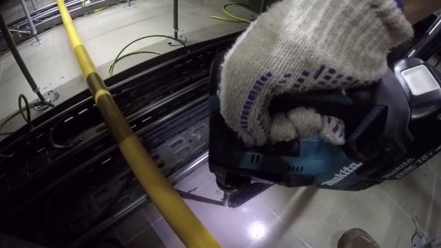 Аккумуляторный перфоратор МАКИТА. Монтаж труб под фальшполом смотреть онлайн