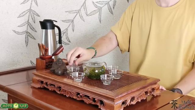 Зеленый шёлк в золотой пачке и жестяной баночке для маркеплейсов