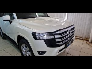 Toyota Land Cruiser 300 - бронирование кузова полиуретановой плёнкой, забронировали лобовое