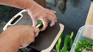 Окрошка на кефире с минералкой. Малокалорийно.  Подробный рецепт. Приготовлено в Турции.