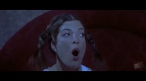 Призрак накинулся на Алекс Очень страшное кино