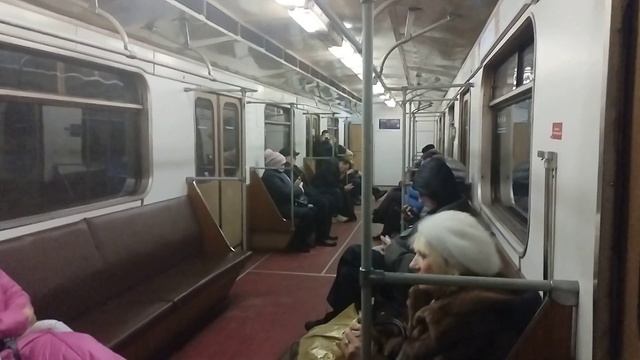 Прибывает на станции Борисовой номерной с фарами 2-2-2#метро #metro #metrotv смотреть онлайн