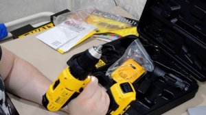 Шуруповерт DeWALT DCD771D2 обзор, распаковка.