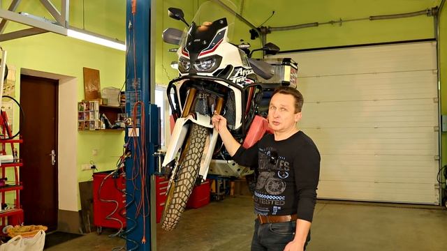 Держатель телефона с беспроводной и USB зарядкой для мотоцикла смотреть онлайн