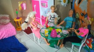 Обзор стола и стульев,посуды для куклы барби #Ellatoys
