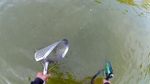 Подводные находки/Дайте ДВЕ!Пляжный коп под водой с металлоискателем Minelab Excalibur II и скубом!