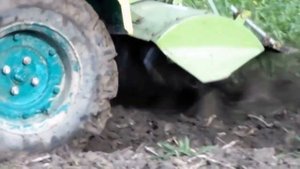 Самодельный трактор с мотоблока 'Зубр' фрезерование