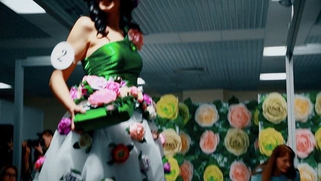 Дефиле цветущих платьев